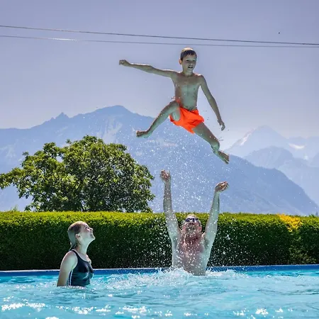 Lazy Rancho - Eiger - Moench - Jungfrau - キャンプ場 インターラーケン