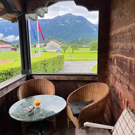 Lazy Rancho - Eiger - Moench - Jungfrau - インターラーケン